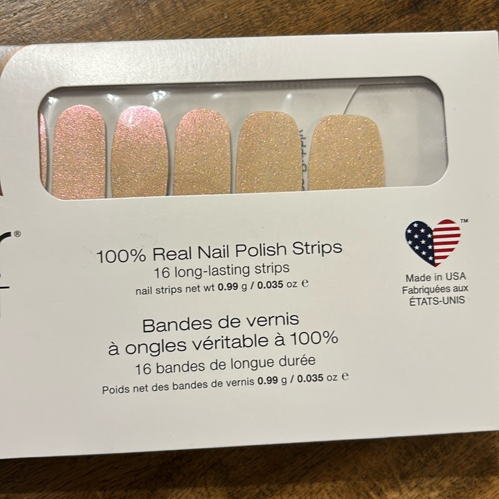 Color street nails pop the bubbly